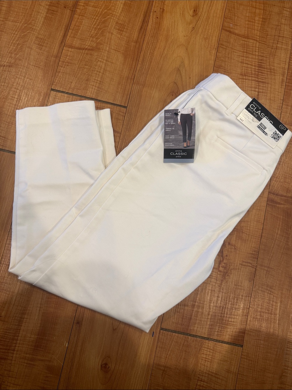 NWT Liz Claiborne White Straight-Leg Women's Jeans
